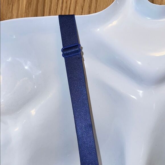 Elegant Blue and Black Lace Bra with Adjustable Straps - Picture 7 of 8